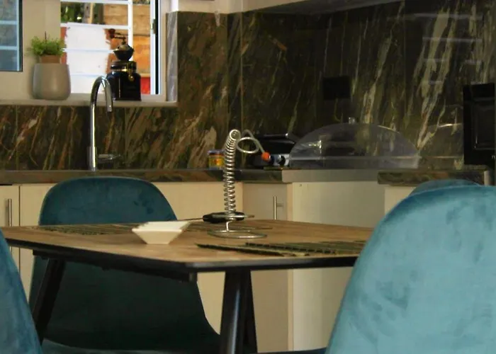 Old Town - Bright & Fully Equipped *