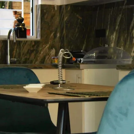 Old Town - Bright & Fully Equipped *