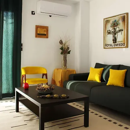 Old Town - Bright & Fully Equipped