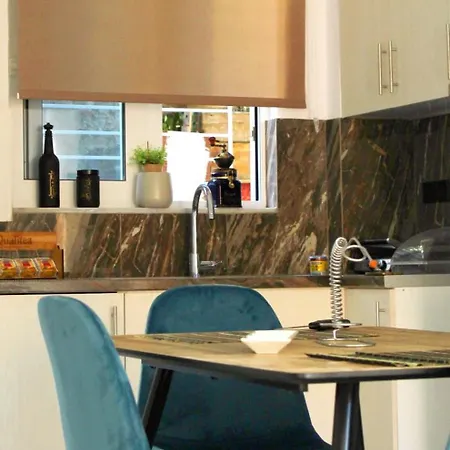 Old Town - Bright & Fully Equipped Апартаменты